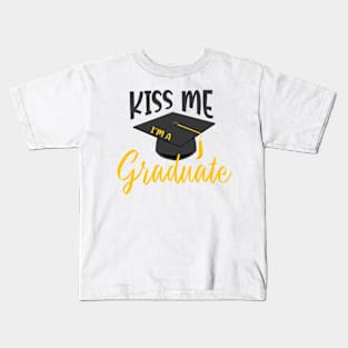 Kiss me, I'm a graduate! Kids T-Shirt